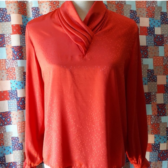 Red blouse - Picture 3 of 15